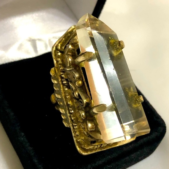 Adjustable clear Crystal ring. - Picture 1 of 8